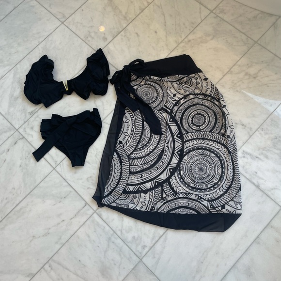 Three piece set ruffle swimsuit set tribal wrap skirt, Size Medium - Picture 4 of 7